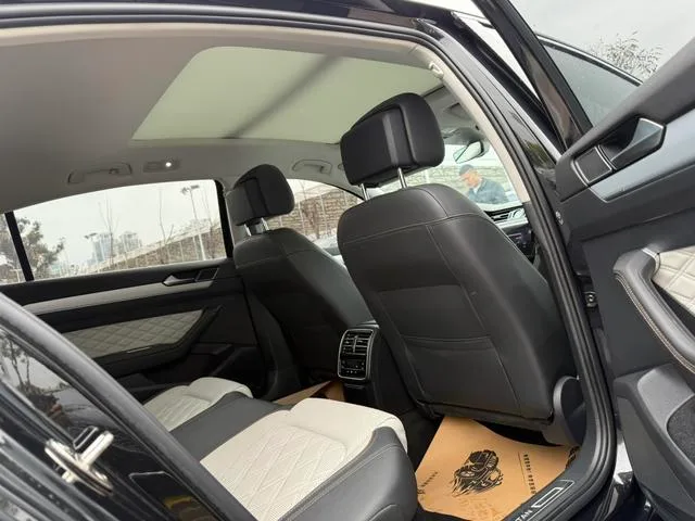 Volkswagen Magotan 2023 200 Edición conmemorativa de 10,000 vehículos 330TSI DSG De lujo interior foto 15