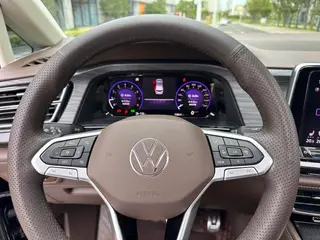 Volkswagen Viloran 2023 380TSI Versión de lujo interior foto 12 Volkswagen Viloran 2023 380TSI Versión de lujo interior foto 12
