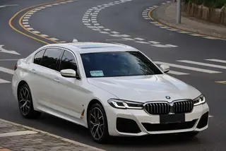 BMW 5 Series 2022 530Li Premium Class M Sports suit exterior photo 3