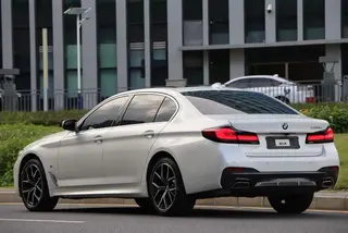 BMW 5 Series 2022 530Li Premium Class M Sports suit exterior photo 4