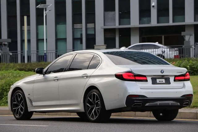 BMW 5 Series 2022 530Li Premium Class M Sports suit exterior photo 4