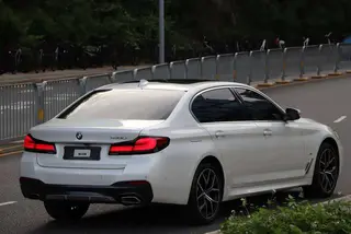 BMW 5 Series 2022 530Li Premium Class M Sports suit exterior photo 6