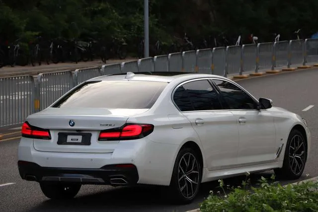 BMW 5 Series 2022 530Li Premium Class M Sports suit exterior photo 6
