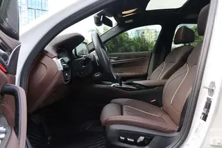 BMW 5 Series 2022 530Li Premium Class M Sports suit interior photo 11