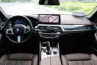 BMW 5 Series 2022 530Li Premium Class M Sports suit interior photo 14