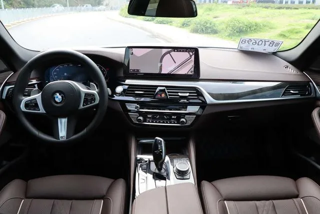 BMW 5 Series 2022 530Li Premium Class M Sports suit interior photo 14