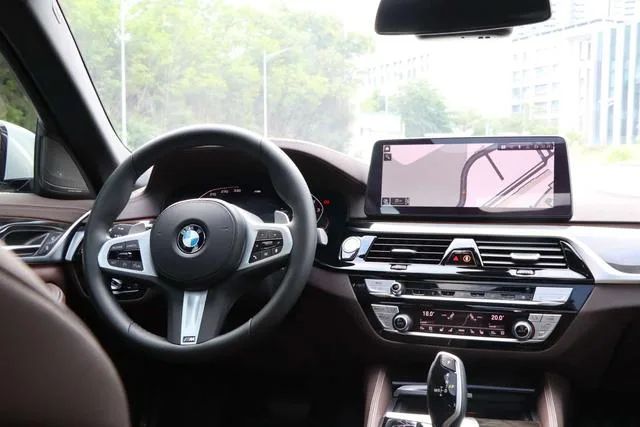 BMW 5 Series 2022 530Li Premium Class M Sports suit interior photo 15