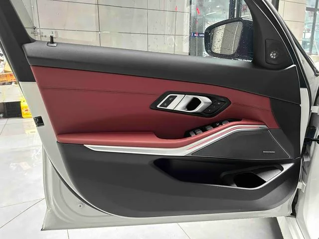 BMW 3 Series 2023 325i M Sports Night Suit interior photo 18 BMW 3 Series 2023 325i M Sports Night Suit interior photo 18