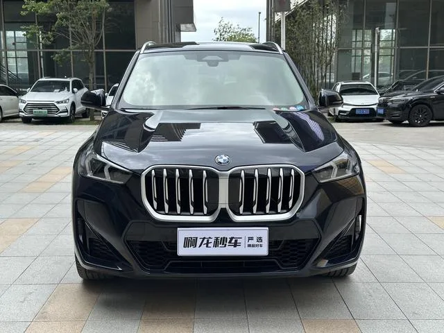 BMW X1 2023 sDrive25Li M Conjunto deportivo exterior foto 3
