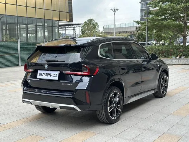 BMW X1 2023 sDrive25Li M Conjunto deportivo exterior foto 4