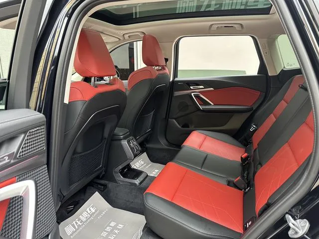 BMW X1 2023 sDrive25Li M Conjunto deportivo exterior foto 7
