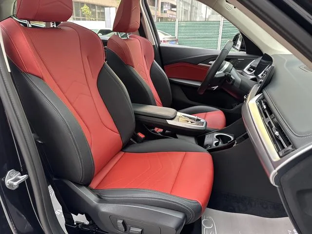 BMW X1 2023 sDrive25Li M Conjunto deportivo exterior foto 9