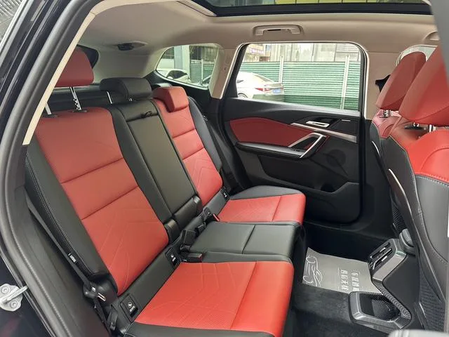 BMW X1 2023 sDrive25Li M Conjunto deportivo exterior foto 10