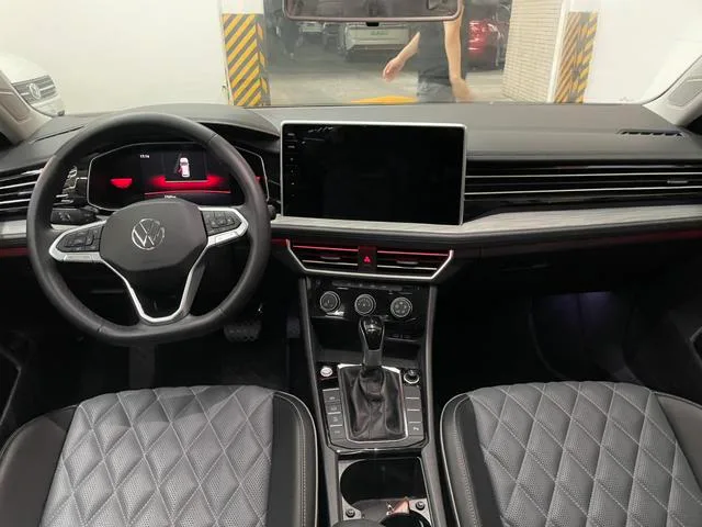 Volkswagen Sagitar 2024 300TSI DSG Versión más allá interior foto 8