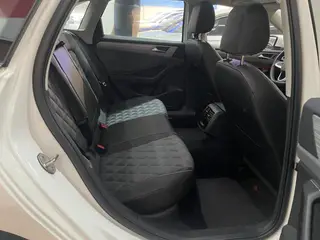 Volkswagen Sagitar 2024 300TSI DSG Versión más allá interior foto 9