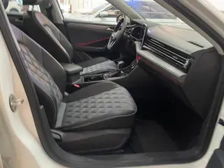 Volkswagen Sagitar 2024 300TSI DSG Versión más allá interior foto 10