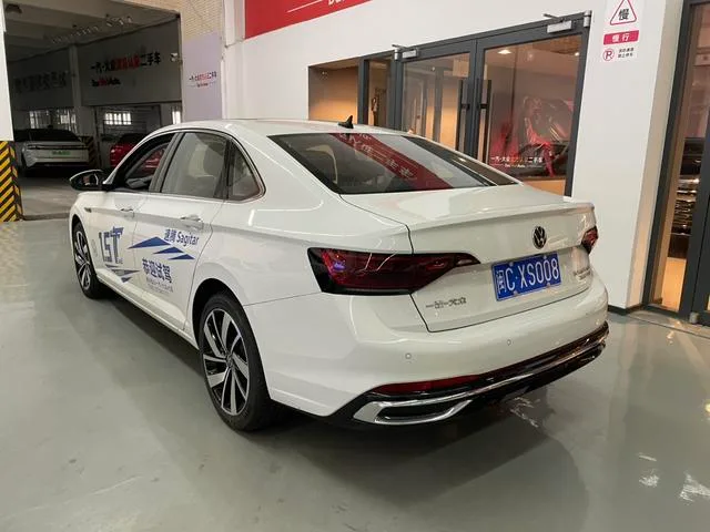 Volkswagen Sagitar 2024 300TSI DSG Versión más allá interior foto 11