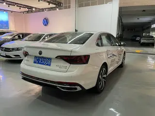Volkswagen Sagitar 2024 300TSI DSG Versión más allá interior foto 13