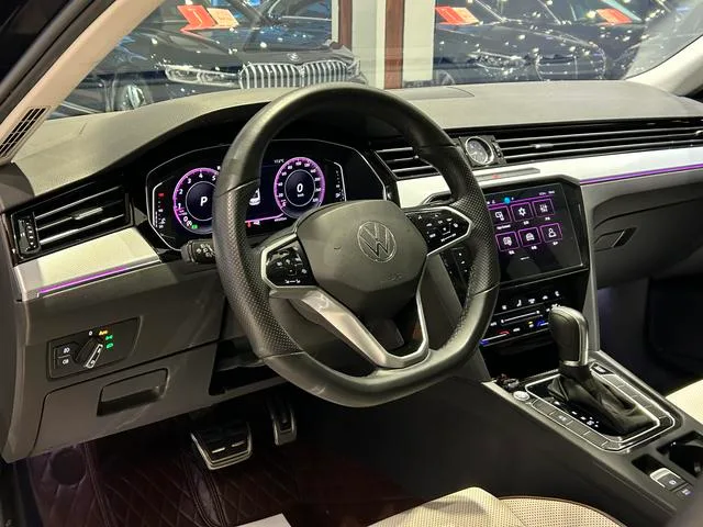 Volkswagen Magotan 2024 200 Diez mil vehículos 330TSI DSG De lujo exterior foto 4