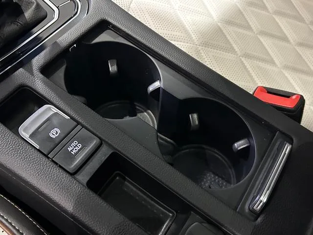 Volkswagen Magotan 2024 200 Diez mil vehículos 330TSI DSG De lujo interior foto 15