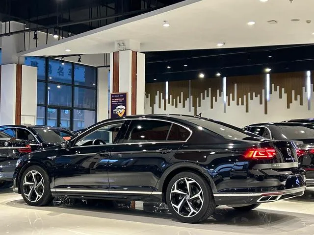 Volkswagen Magotan 2024 200 Diez mil vehículos 330TSI DSG De lujo interior foto 17