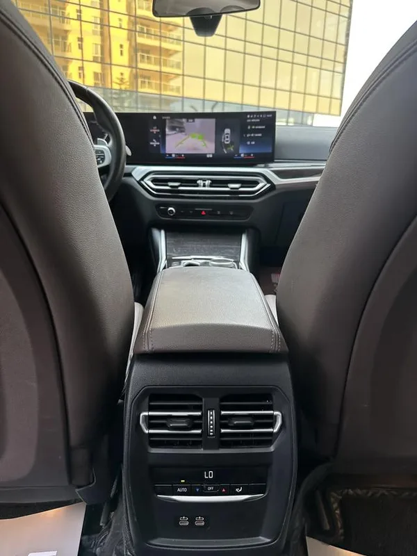 BMW 3 Series 2023 325Li M Conjunto deportivo interior foto 11 BMW 3 Series 2023 325Li M Conjunto deportivo interior foto 11