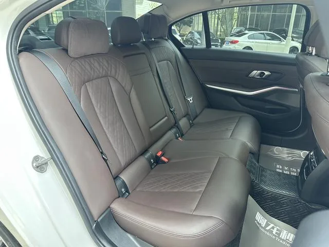 BMW 3 Series 2023 325Li M Conjunto deportivo interior foto 12 BMW 3 Series 2023 325Li M Conjunto deportivo interior foto 12