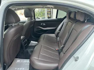 BMW 3 Series 2023 325Li M Conjunto deportivo interior foto 13 BMW 3 Series 2023 325Li M Conjunto deportivo interior foto 13