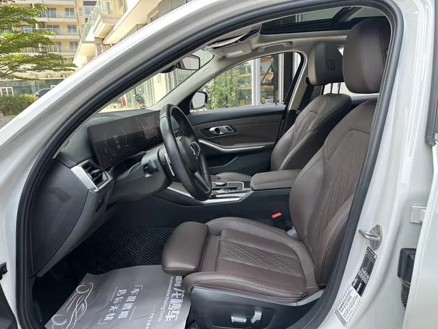BMW 3 Series 2023 325Li M Conjunto deportivo interior foto 15 BMW 3 Series 2023 325Li M Conjunto deportivo interior foto 15
