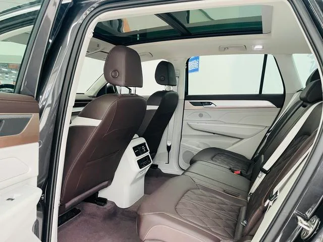 Volkswagen Tavendor 2023 380TSI Four-wheel drive R-Line Cruise Edition interior photo 9