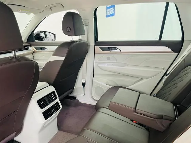 Volkswagen Tavendor 2023 380TSI Four-wheel drive R-Line Cruise Edition interior photo 10