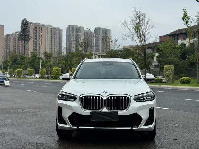 BMW X3 2022 xDrive25i M Conjunto deportivo exterior foto 2 BMW X3 2022 xDrive25i M Conjunto deportivo exterior foto 2