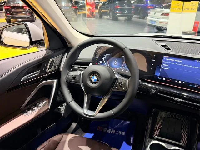BMW X1 2023 sDrive25Li X Traje de diseño interior foto 16 BMW X1 2023 sDrive25Li X Traje de diseño interior foto 16