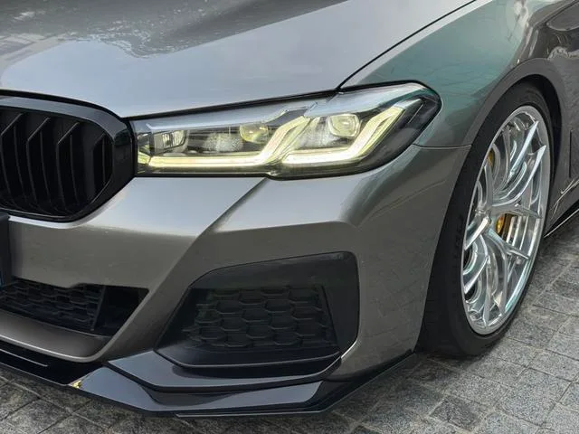 BMW 5 Series 2022 Segundo cambio 530Li Tipo de lujo M Conjunto deportivo exterior foto 5 BMW 5 Series 2022 Segundo cambio 530Li Tipo de lujo M Conjunto deportivo exterior foto 5