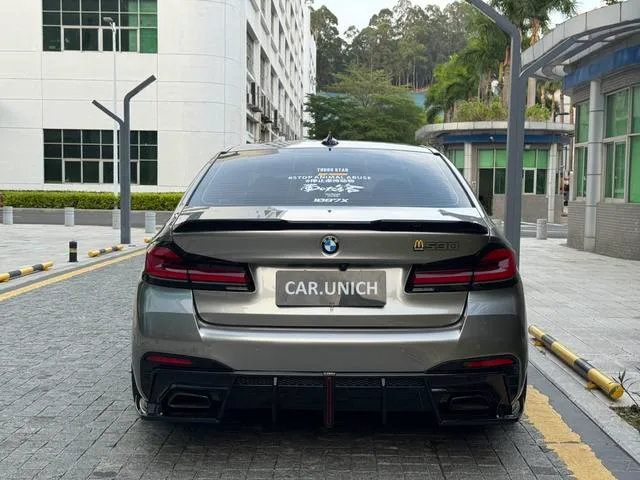BMW 5 Series 2022 Segundo cambio 530Li Tipo de lujo M Conjunto deportivo exterior foto 7 BMW 5 Series 2022 Segundo cambio 530Li Tipo de lujo M Conjunto deportivo exterior foto 7