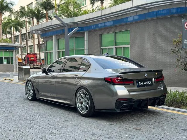 BMW 5 Series 2022 Segundo cambio 530Li Tipo de lujo M Conjunto deportivo exterior foto 8 BMW 5 Series 2022 Segundo cambio 530Li Tipo de lujo M Conjunto deportivo exterior foto 8