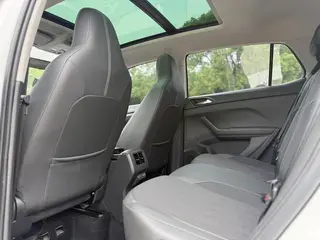 Volkswagen T-Cross 2021 280TSI DSG Version confortable intérieur photo 9