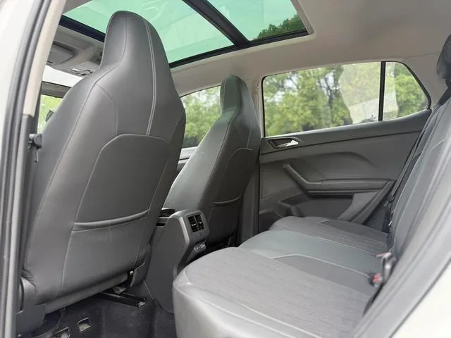 Volkswagen T-Cross 2021 280TSI DSG Version confortable intérieur photo 9