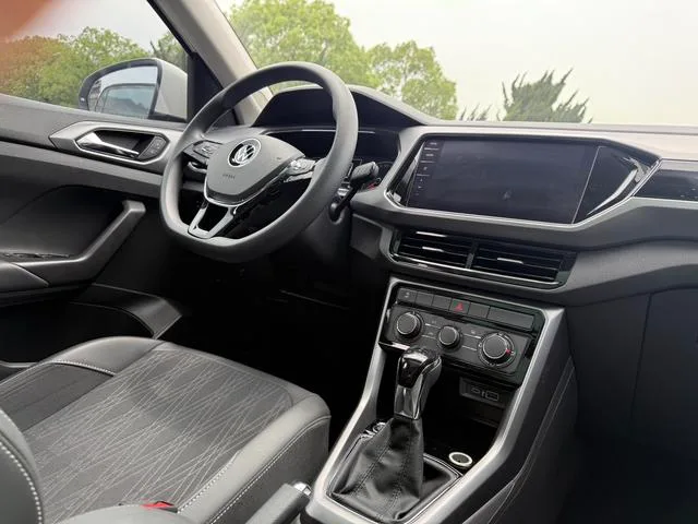 Volkswagen T-Cross 2021 280TSI DSG Version confortable intérieur photo 10