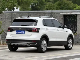 Volkswagen T-Cross 2021 280TSI DSG Version confortable intérieur photo 12