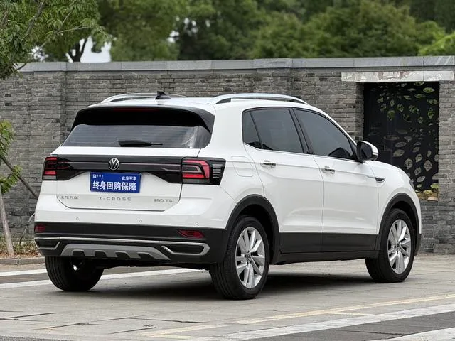 Volkswagen T-Cross 2021 280TSI DSG Version confortable intérieur photo 12