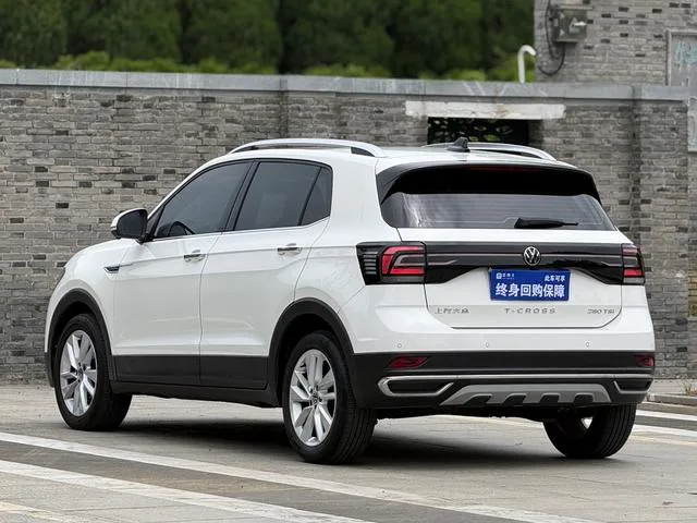 Volkswagen T-Cross 2021 280TSI DSG Version confortable intérieur photo 13