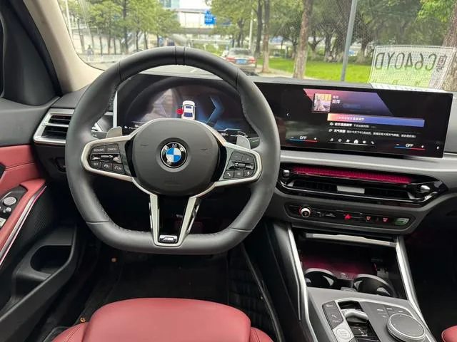BMW 3 Series 2025 325i M Sports suit interior photo 12 BMW 3 Series 2025 325i M Sports suit interior photo 12