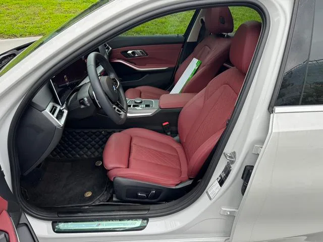 BMW 3 Series 2025 325i M Sports suit interior photo 14 BMW 3 Series 2025 325i M Sports suit interior photo 14