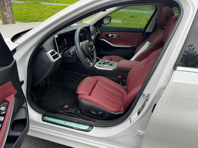 BMW 3 Series 2025 325i M Sports suit interior photo 16 BMW 3 Series 2025 325i M Sports suit interior photo 16