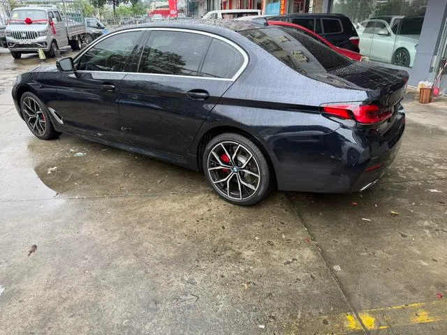 BMW 5 Series 2022 Reforma 530Li Tipo de lujo M Conjunto deportivo exterior foto 5 BMW 5 Series 2022 Reforma 530Li Tipo de lujo M Conjunto deportivo exterior foto 5