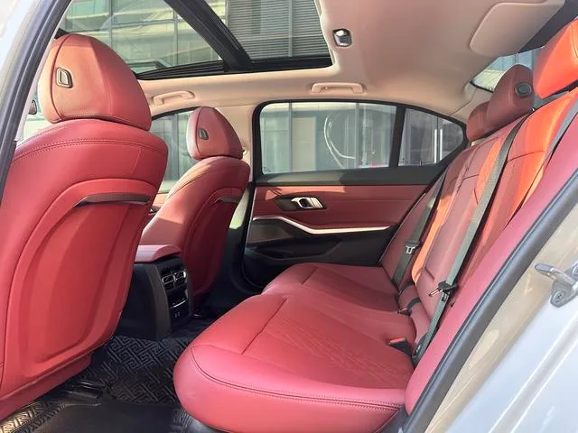 BMW 3 Series 2023 320Li M Conjunto deportivo exterior foto 5 BMW 3 Series 2023 320Li M Conjunto deportivo exterior foto 5