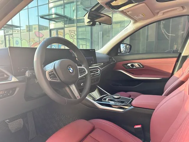 BMW 3 Series 2023 320Li M Conjunto deportivo exterior foto 10 BMW 3 Series 2023 320Li M Conjunto deportivo exterior foto 10