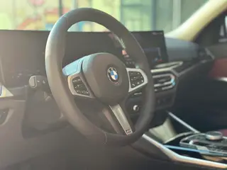 BMW 3 Series 2023 320Li M Conjunto deportivo interior foto 14 BMW 3 Series 2023 320Li M Conjunto deportivo interior foto 14