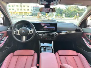 BMW 3 Series 2023 320Li M Conjunto deportivo interior foto 18 BMW 3 Series 2023 320Li M Conjunto deportivo interior foto 18
